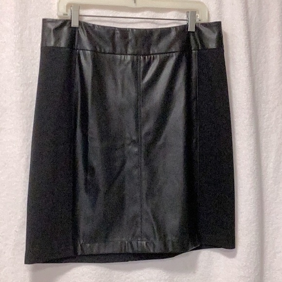 CAbi Faux Leather Black Skirt Size 14 - Picture 1 of 4